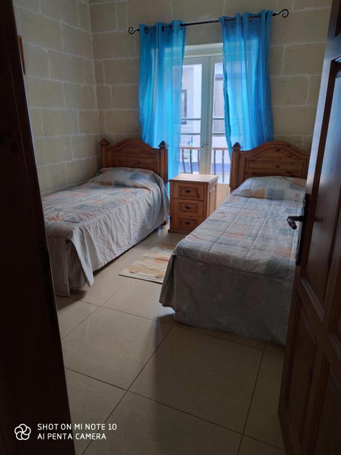Seafront Two Bedroomed Apartment In Marsalforn Exterior foto